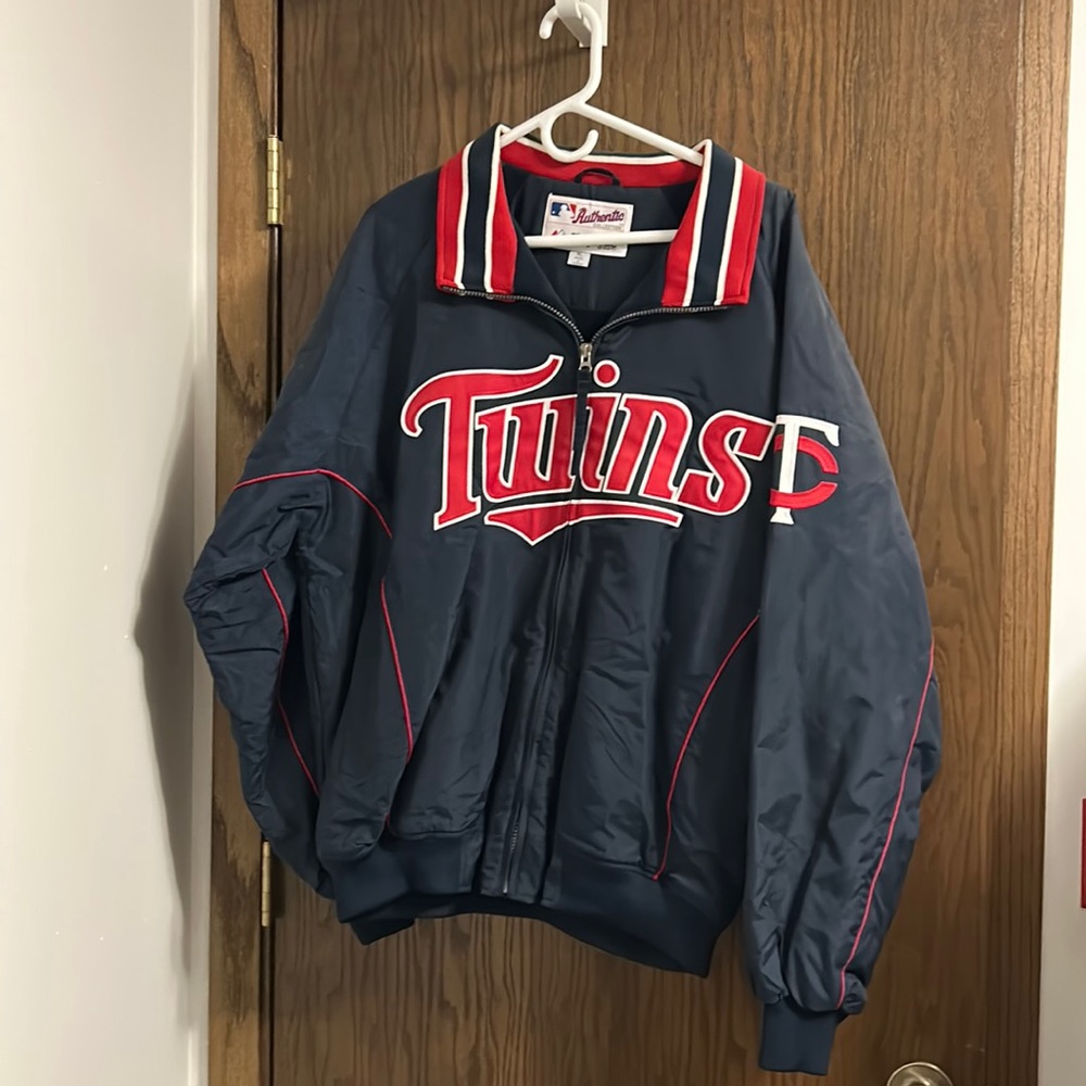 Majestic MN Twins navy blue dug out jacket. Size:XL